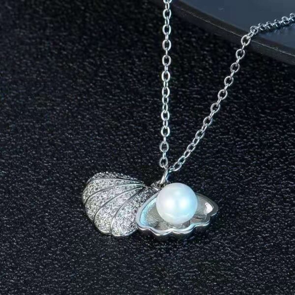 Titanium steel necklaces with shell design (silver color)